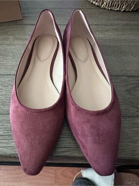 Giani Bernini Pointed-Toe Flats in Burgundy